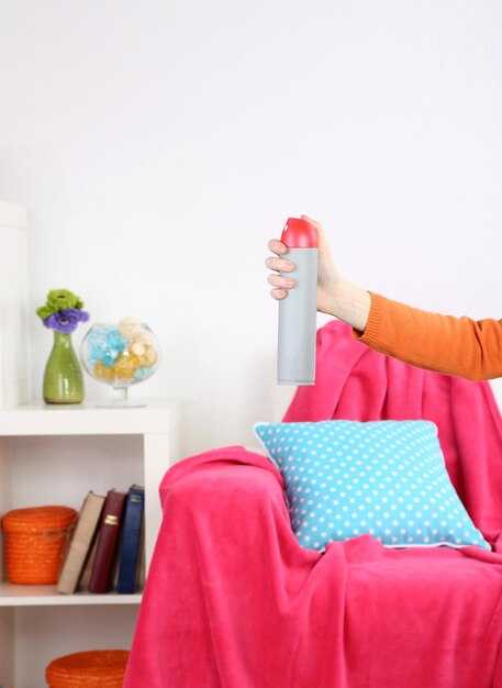 undefinedКухня и сантехника.</strong> Мусорные баки мой горячей водой и 1 ст. л. уксуса на 1 л – промывай раз в неделю, меняй пакеты регулярно. Для засоров и сливов: 100 г пищевой соды, затем 150 мл уксуса, подождать 10 минут и промыть 1–2 л кипятка – часто именно в трубах скапливаются источники стойких ароматов.’></p>
<p><strong>Техника для воздуха – на что обратить внимание.</strong> Для помещений рассчитывай мощность очистителя по объёму: объём комнаты (м?) ? 4 = нужный CADR (м?/ч) для комфортного обновления воздуха. Пример: комната 20 м? ? высота 2,5 м = 50 м? > CADR ? 200 м?/ч. Ищи агрегат с HEPA + угольным фильтром; угольный слой удаляет молекулы, HEPA – частицы. Меняй фильтры по инструкции, уголь насыщается быстрее при частой готовке.</p>
<p><strong>Сильные случаи и предосторожности.</strong> Генераторы озона помогают при въевшихся аромах в мебели и стенах, но применяй их только в пустом помещении согласно инструкции: вывеси людей и животных, плотно закрой двери и окна, проветри не менее 30–60 минут после обработки. Если подозреваешь глубокое проникновение в изоляцию, обои или каркас – вызови специалистов; самостоятельные попытки могут не сработать.</p>
<p><strong>Профилактика и ритм.</strong> Держи относительную влажность 40–55 % (покупной гигрометр), суши мокрые вещи вне жилья или в сушильной машине, стирай подкладки и пледы еженедельно, пылесось с HEPA-насадкой 1–2 раза в неделю. Бесит возвращение проблемы? Лови простой план: проветривание + локальные миски с содой/углём + подходящий очиститель + целенаправленная чистка источника – оцени результат через 24–48 часов и корректируй метод.</p>
<p><em>Не факт, что один приём решит всё раз и навсегда: иногда требуется сочетание мер и повторная обработка, особенно при глубоком проникновении в структуры помещения.</em></p>
<h2>Экстренные меры за 15–30 минут при сильном запахе: проветривание, локальная уборка и временные поглотители</h2>
<p><img src=