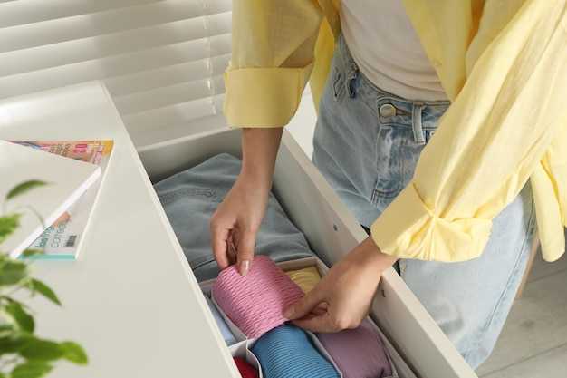 Как компактно хранить сезонную одежду в шкафу и под кроватью