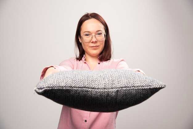 Как выбрать декоративные подушки для гостиной спальни и детской с учётом стиля